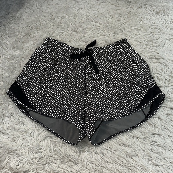 Lululemon Hotty Hot Short Long (Reflective) (4" ) Frozen Fizz Reflective Silver - Picture 1 of 7